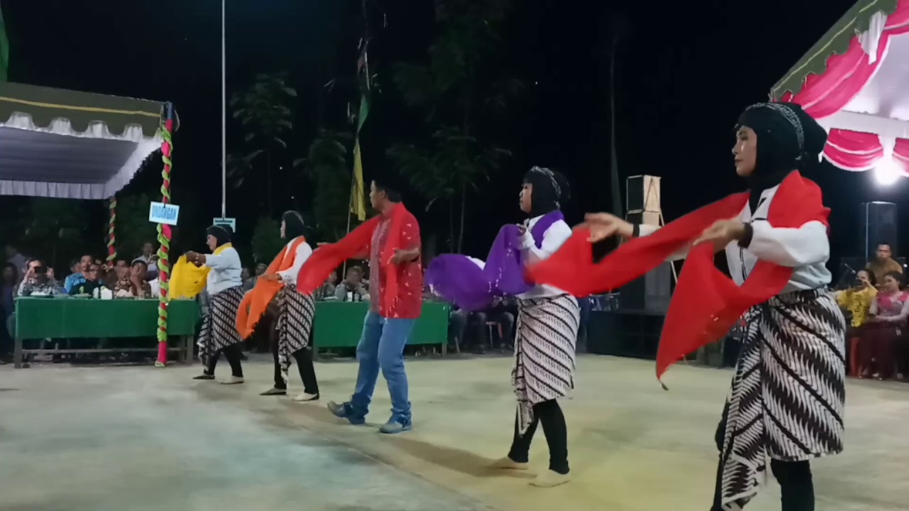 Pagelaran Langen Tayub cabe Wonodadi kulon Ngadirojo Pacitan ( peserta joget perempuan)HUT RI 74