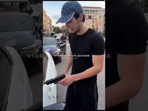 АХМЕД РАЗБИЛ СТЕКЛО