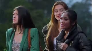 Disini Ada yang Mati  2013    Donita, Stuart Collin, Garneta Haruni, dan Tatiana Sivek Film