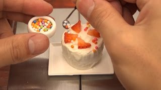 Mini Food cake 食べれるミニチュア いちごのケーキ / Cute Miniature Strawberry Shortcake!(食べれるミニチュア、今回はいちごのケーキ♪ We made this miniature strawberry shortcake using bread, cream, and strawberries! We produce edible miniature ..., 2015-03-12T11:07:37.000Z)