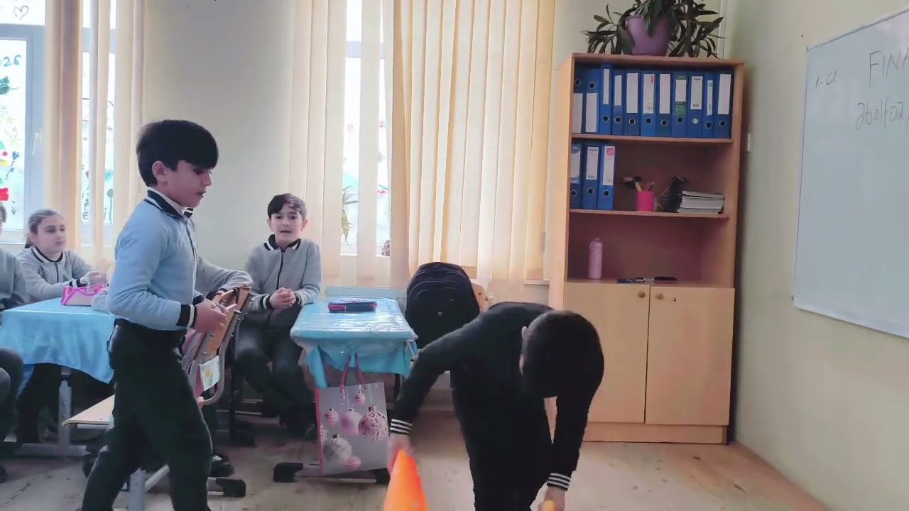 Hava şəraiti ilə əlaqədar olaraq bəzən sinif daxili belə şən əyləncəli oyunlar keçirik.