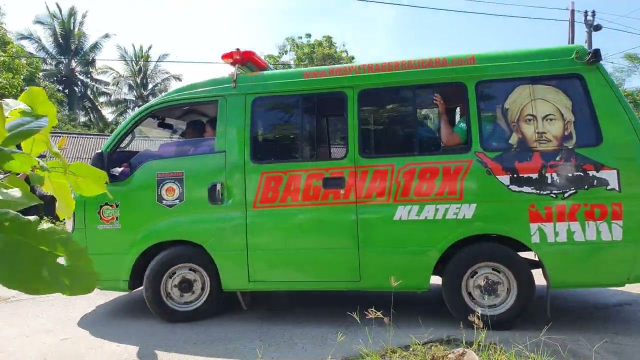 Mobil ambulance NU Solo raya - 4K 60 Fps