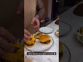 Juju filmou o namorado fazendo burger em casa