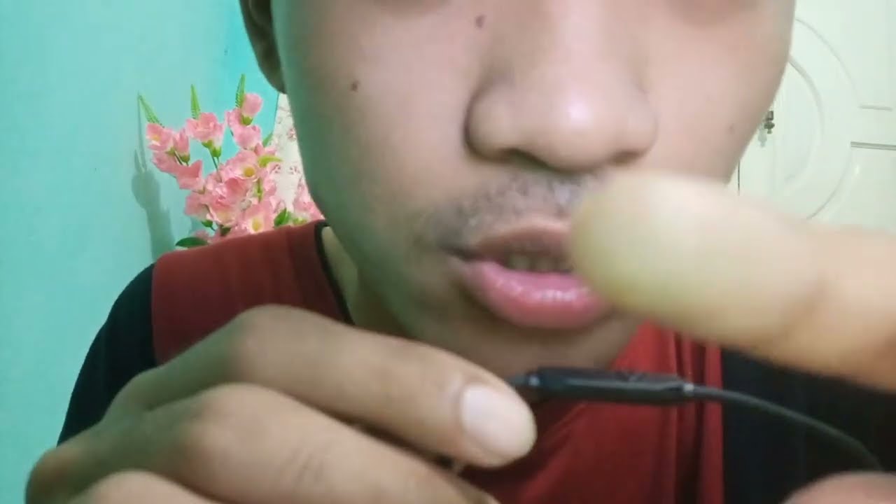 1 minute asmr mouth sounds and hand movement