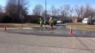 Louisville Water Co Repairing Water Main Break Due to Cold