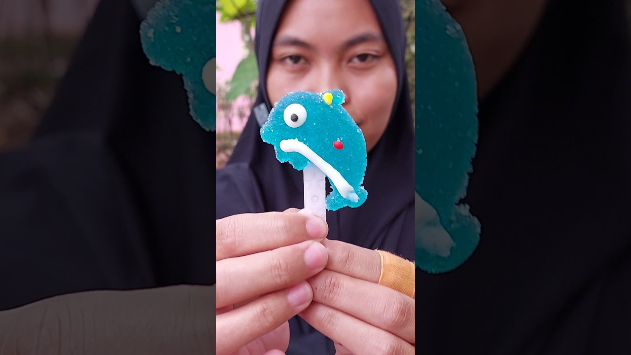 Makan permen lumba lumba pengubah suara