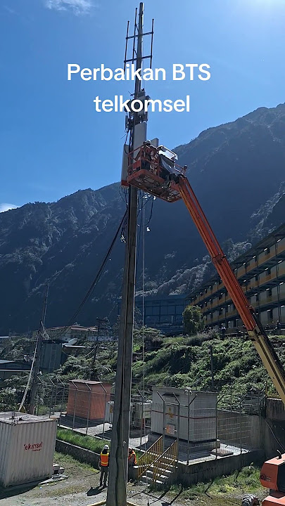Perbaikan tower telkomsel di area pertambangan freeport untuk menunjang aktivitas pekerja tambang