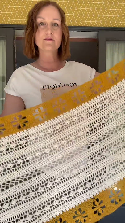Easy crochet lace shawl with stunning results! #crochet #crochetshawl #summercrochet
