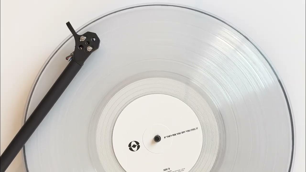 FKA twigs, North West - Childlike Things (Vinyl Video) FKA twigs, North West - Childlike Things (Vinyl Video)