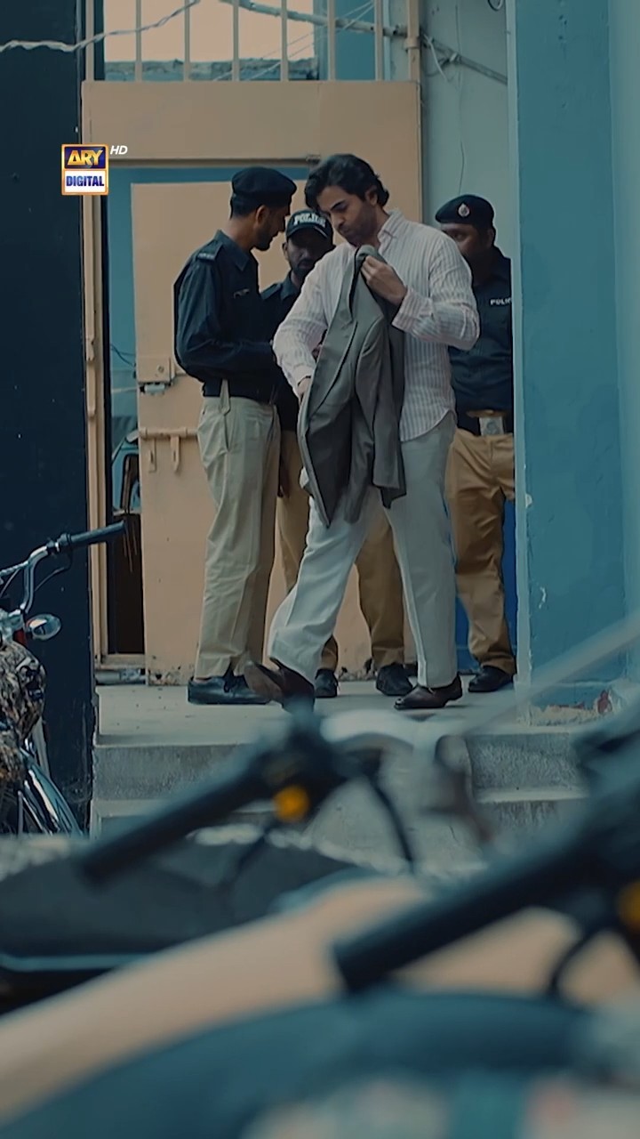 Kon hai Mujrim ? #ayeishqejunoon #shorts