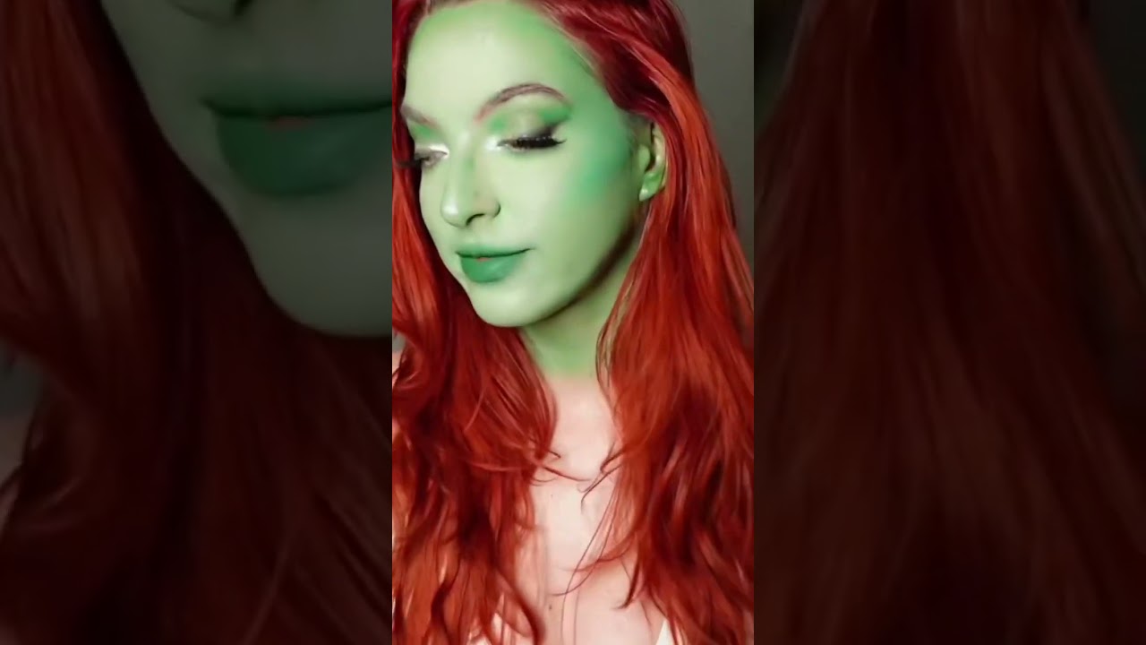 Transforming into Poison Ivy 🌱💚 #cosplay #cosplaygirl