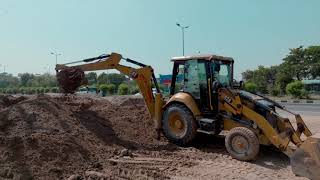 Cat® 424 Backhoe Loader Customer Story - Shweta Construction - 9,000 hr of use–Full Version (India)