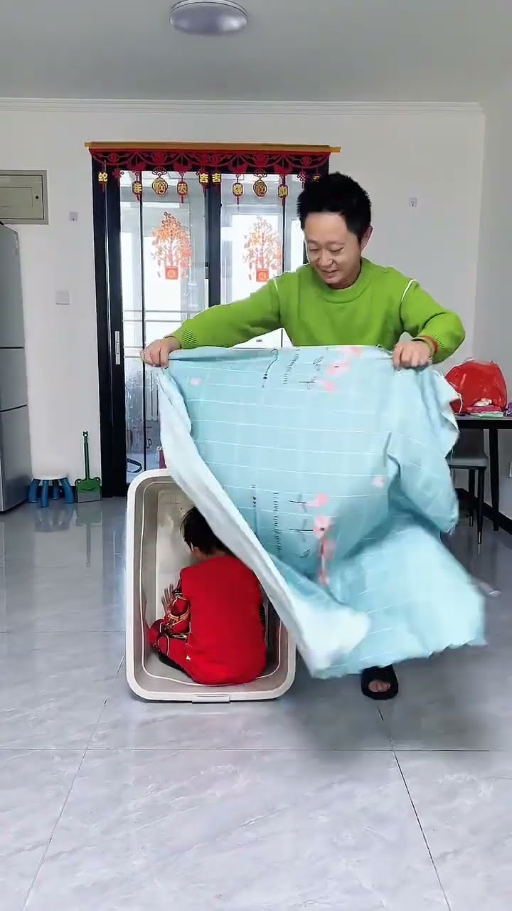爸爸刚学的魔术，给大家表演一个！#呆萌小米宝#萌娃#熊孩子