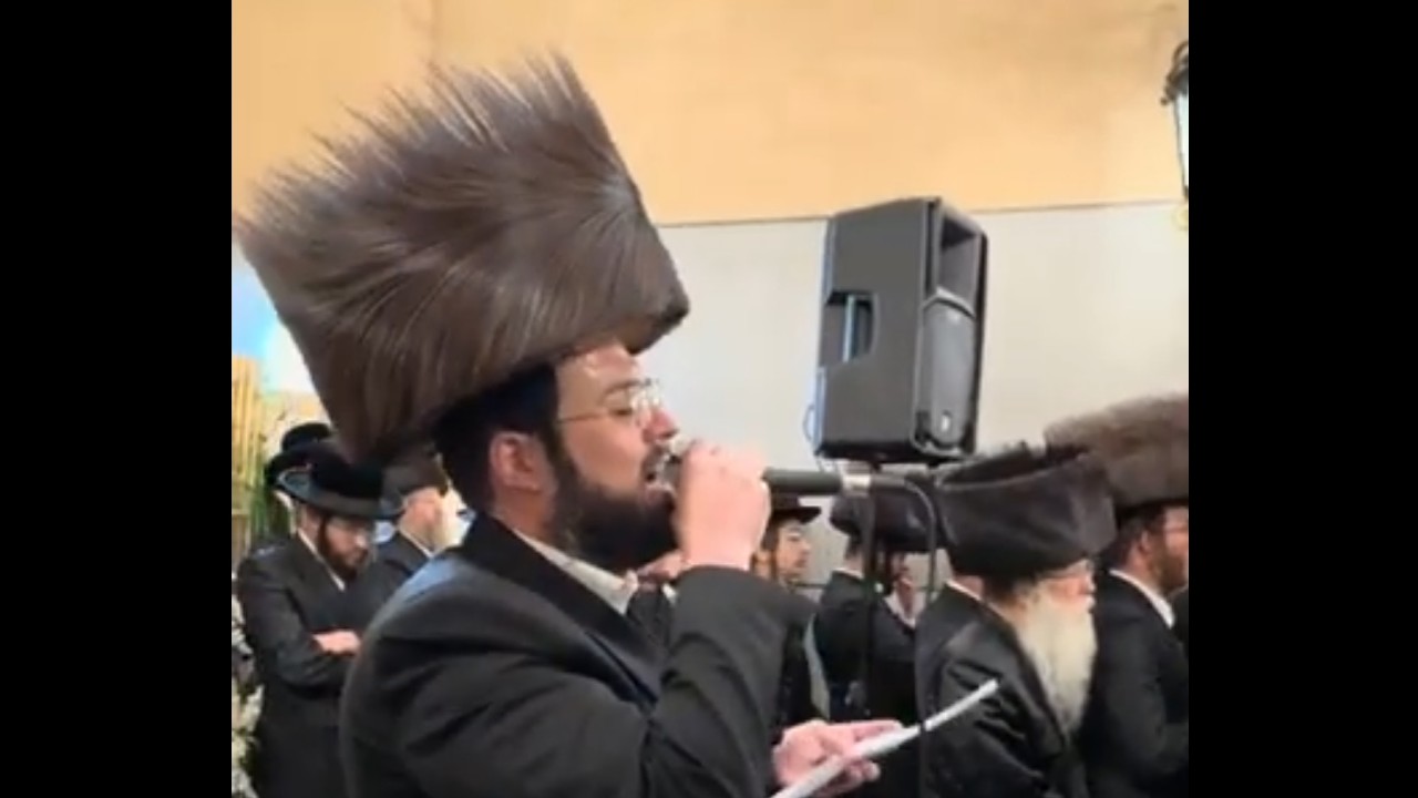 צמרמורת: מוטי ויזל בדמעות לחתן יתום תחת החופה