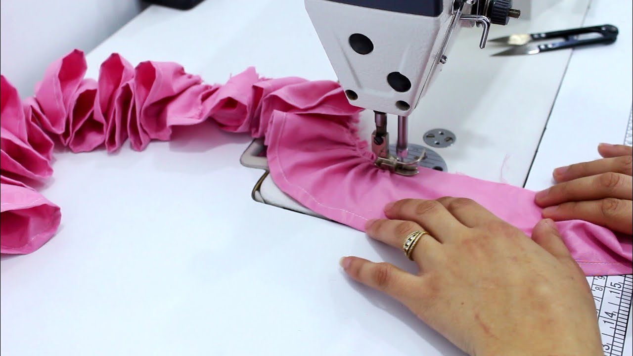 الوسادة التي طلبتوها مني🎀، مع طريقة رائعة و سهلة لعمل الكشكشة😉#couturefacile