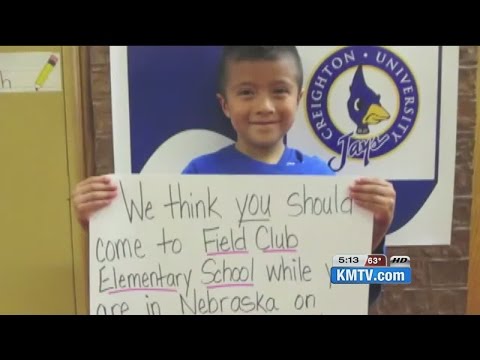 Country singer Brad Paisley makes surprise visit to Field Club Elementary School