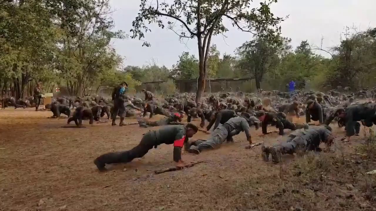 ลุกครับ หมอบครับ ยังไม่เริ่มฝึกยังโดนขนาดนี้