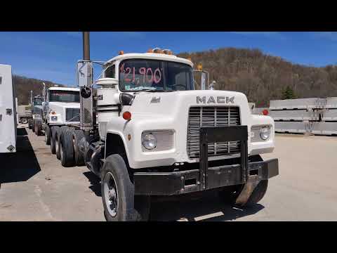 1989 Mack RD690S Dump Truck