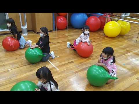 バランスボールダンス キッズダンス振付稽古 リトミック体操木曜日クラス キッズガーデン武蔵小杉教室指導 梶原和歌子 神作彩葵咲 2021,11,11