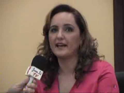Suely Buriasco autografa o livro Uma Fnix em Praga