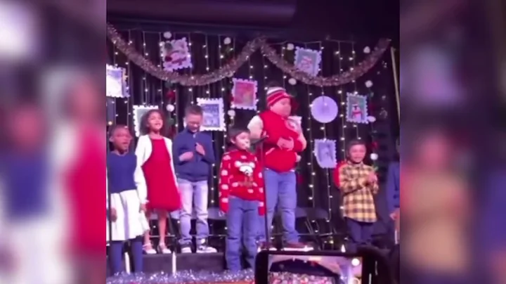 Kid 49ers fan goes off-script during school perfor...