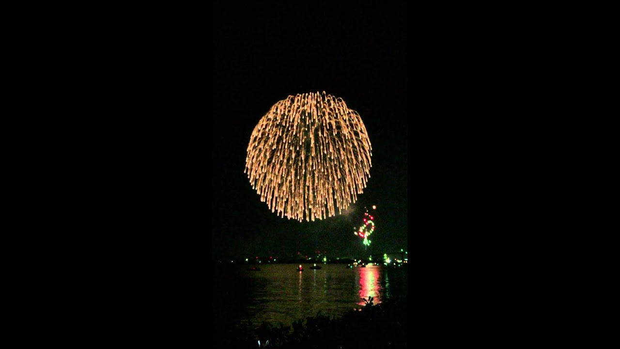木更津港花火大会2015 ラストの前 冠菊（かむろぎく）の連発尺玉が綺麗