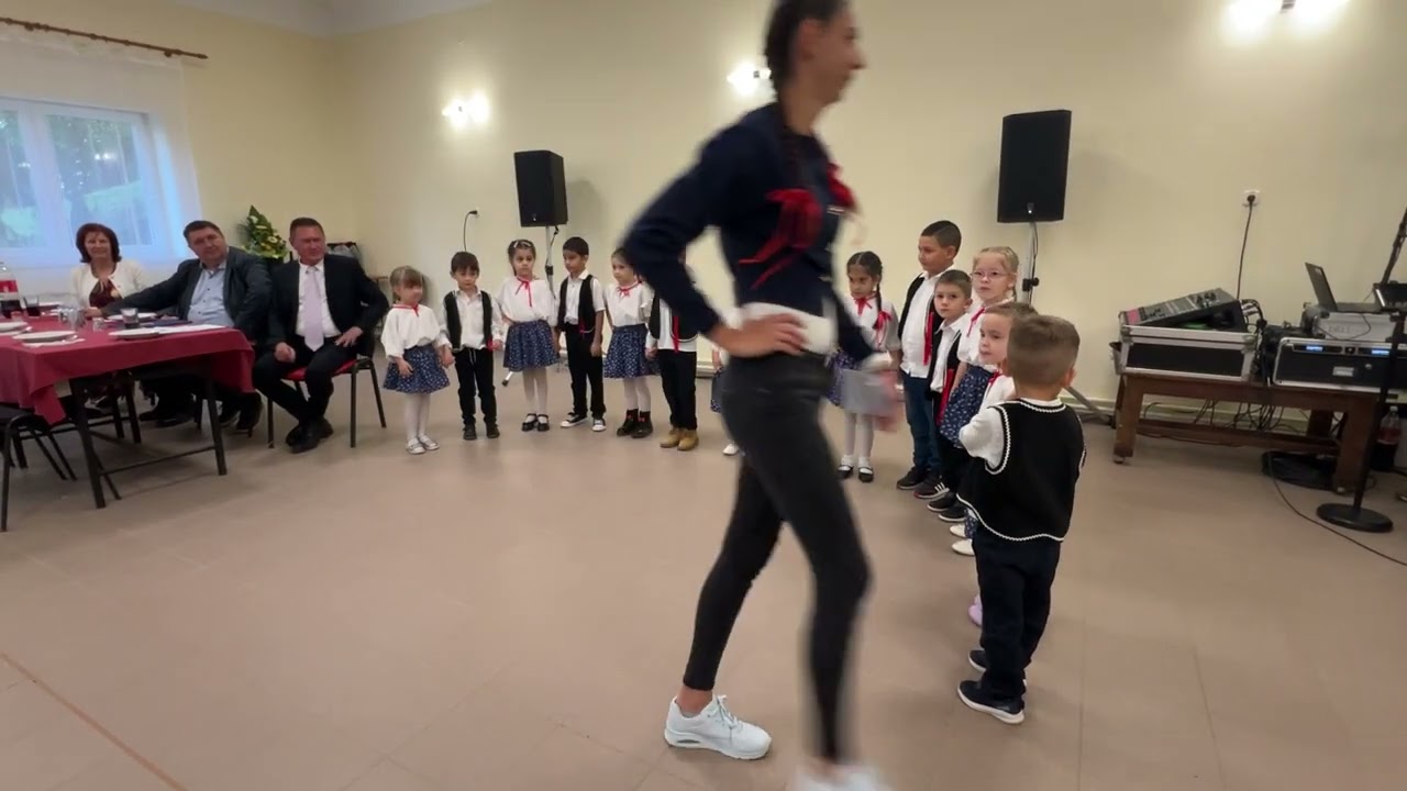 Szivárvány ovisok előadása az Idősek Napján, Mátraterenye 2025.10.15.