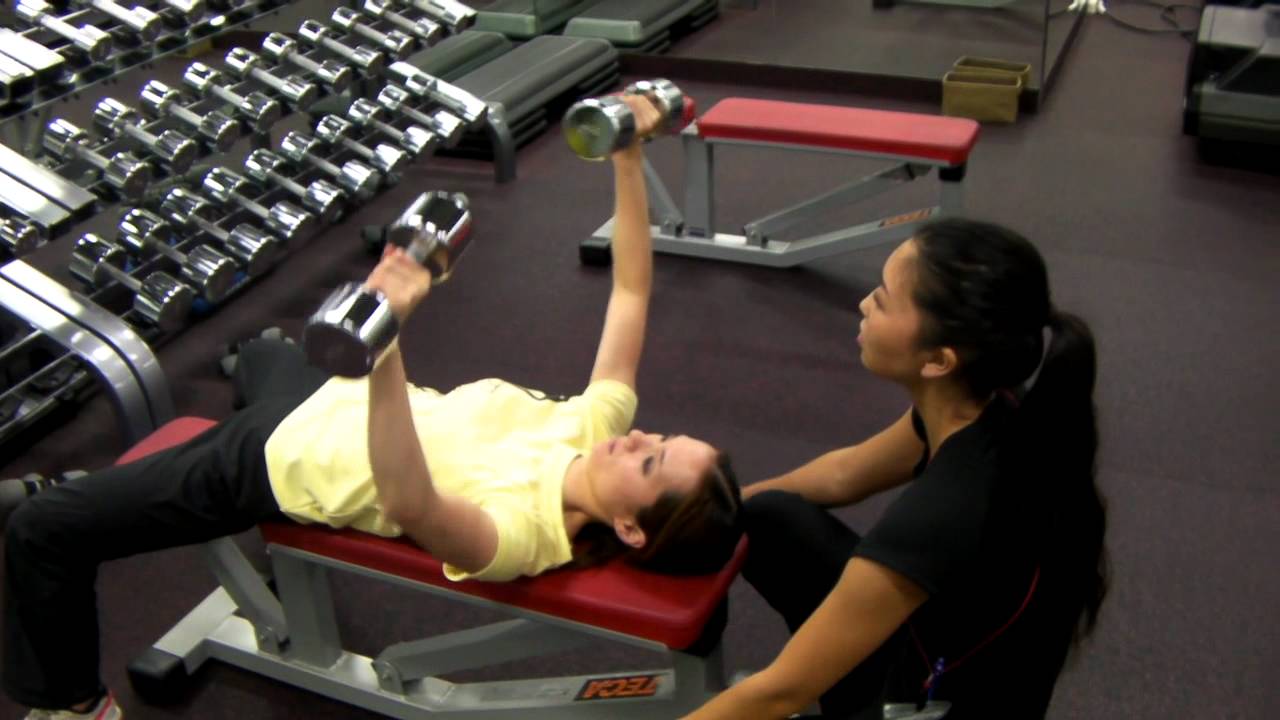 バストアップに効果的な筋トレ7選 女性向け大胸筋の鍛え方完全版