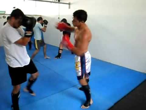 Lutas treinos de kickboxing Márcio Bomba.mp4