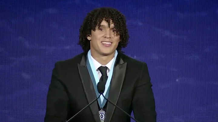 Vanderbilt’s Eli Stowers Accepts 2025 Campbell Trophy