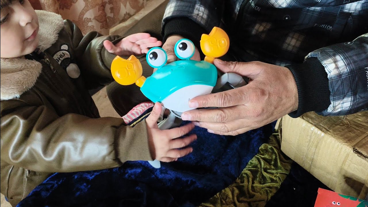 Crawling Crab for baby. Best toy for crawling baby. Sensor crab toy avoided the object. 