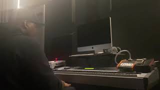 Erick Sermon - Makes beat at his studio