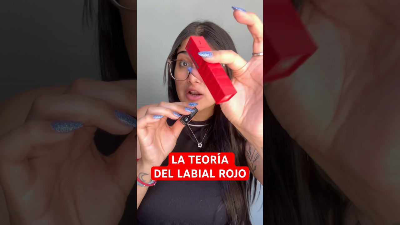 La teoría del labial rojo 💄❤️ la escuchaste? Le agregarías algún producto más? 