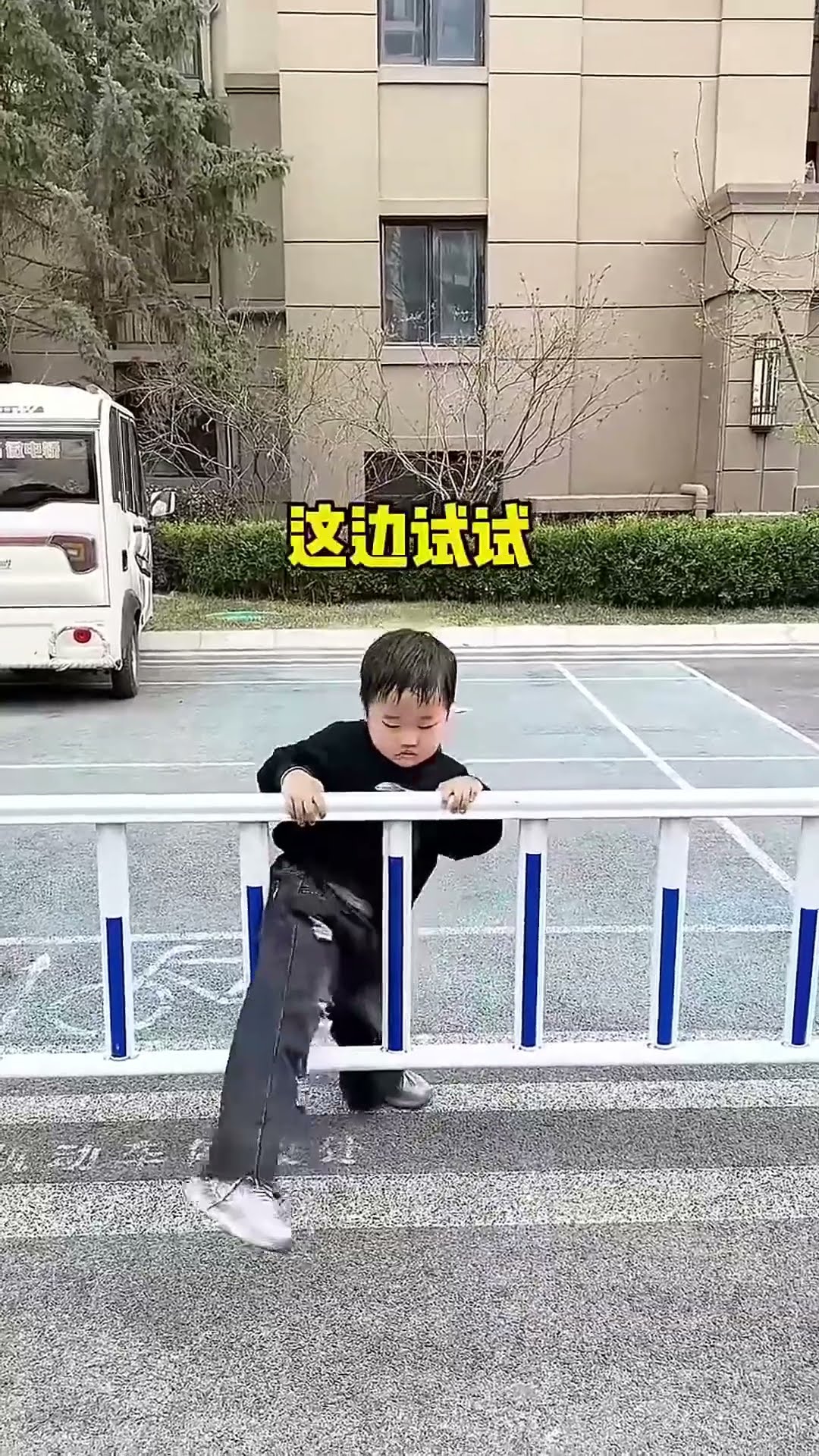 测试一下儿子的反应能力，小家伙头脑还挺灵活！#Cute baby#Cute#呆萌小米宝#聪明宝宝#萌娃