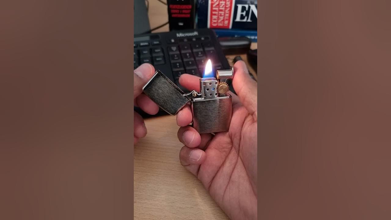 Ветровые зажигалки. Пламя зажигалки. Щелкающая зажигалка. Зажигалка с двумя огнями. Щелкающая зажигалка.