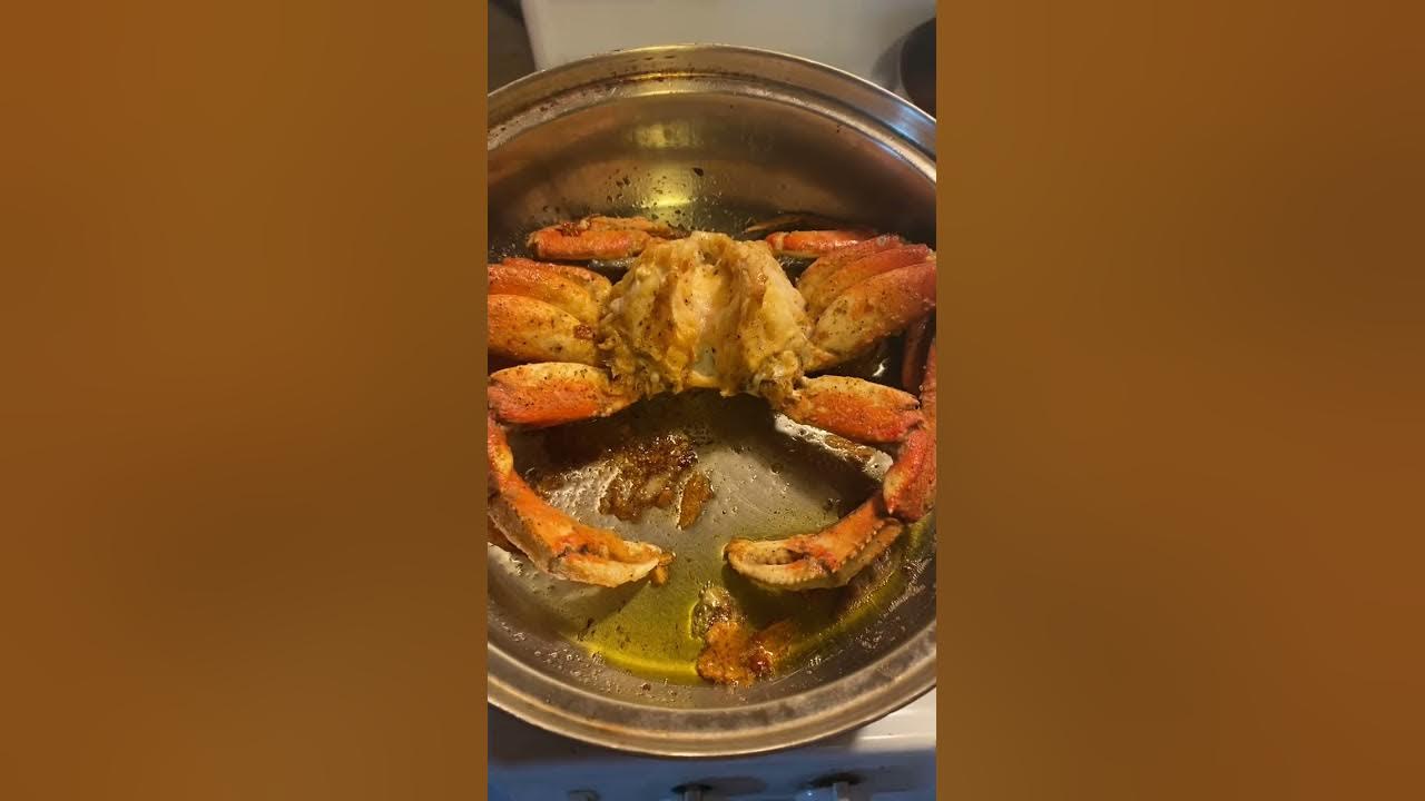 Dungeness crab crabbing Cooking crab in the oven Pacifica pier hood fisherman Pacifica, Ca YouTube