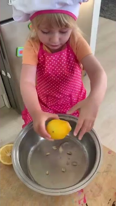 Kids making lemonade🍋 Easy Lemonade Recipe #shorts