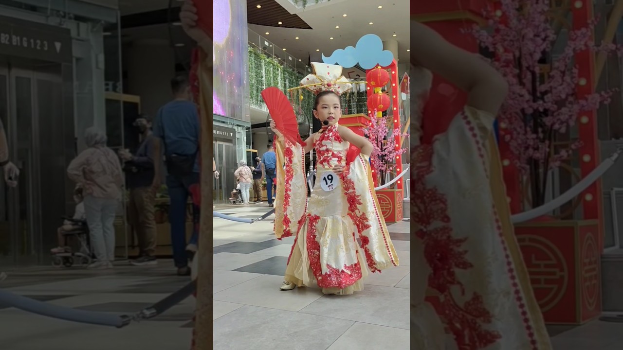 Kids showcase Traditional Chinese Dress in a magical fashion show 