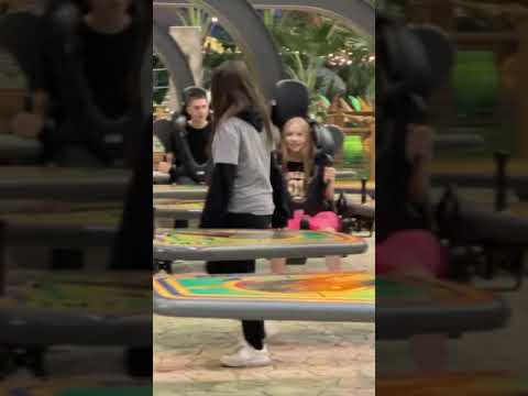 Катаемся на аттракционах с друзьями #кикидо #амина #кампус #милана