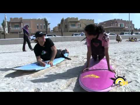 Natalie goes surfing with Dan at SURF DUBAI
