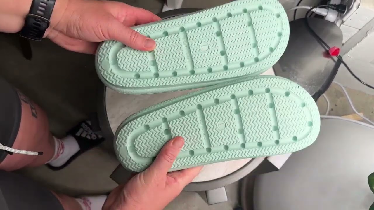 32 DEGREES Women's Cloud Slide   Slip On   Waterproof   Pillow Like Comfort