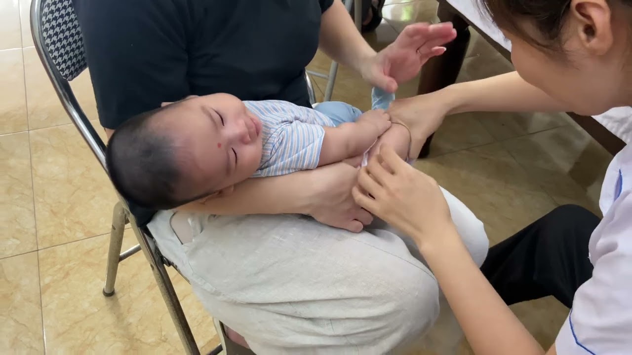 Kun đi tiêm 6 in 1 - 6.9kg