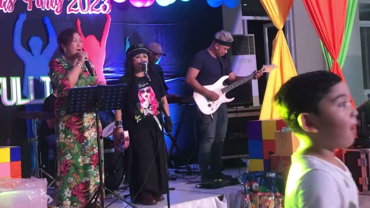 FUDGE IT! band+jammer Angel cover The B-52s ROAM; FULL TANK 80s Xmas Party @ApolCasileResort 12.9.23