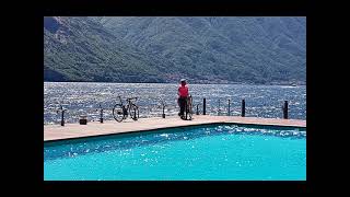 La piscina galleggiante sul lago di Como