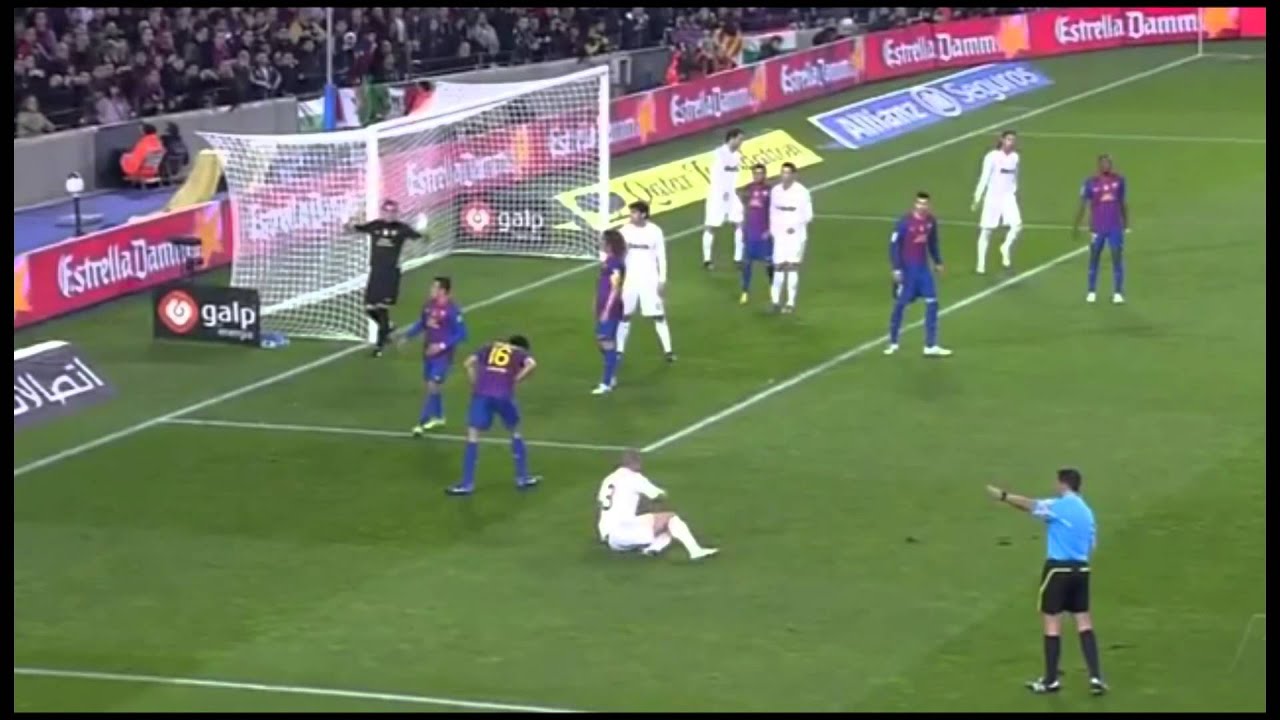 Sergio Busquets Handball attempt vs Real Madrid(25/1/2012)HD YouTube