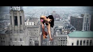 Giantess Attacks The City