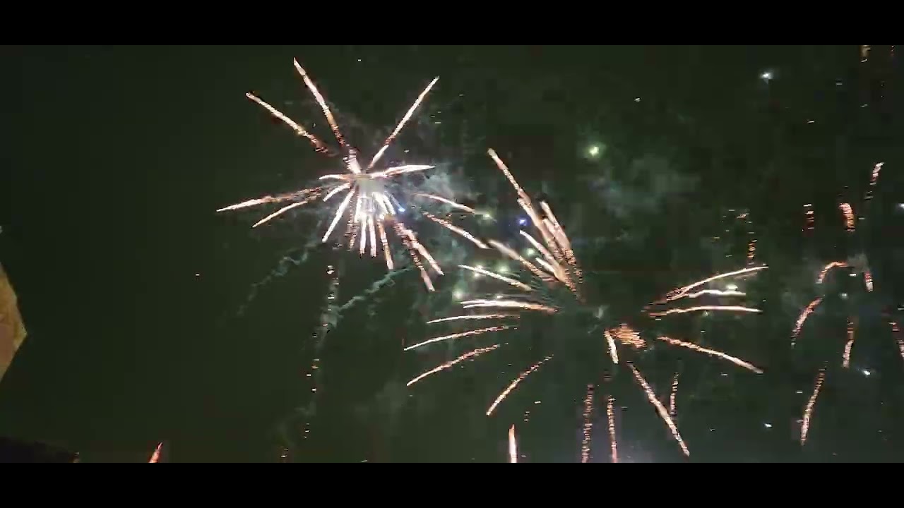 Ludwigshafen Winterdorf  Abschluss  Feuerwerk  2025 Mitte Oktober kommt wieder dass Winterdorf 2026