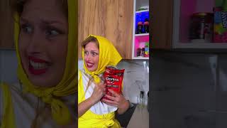   وجه الأم الغاضب   هل سننجو من هذا الموقف    سمعها