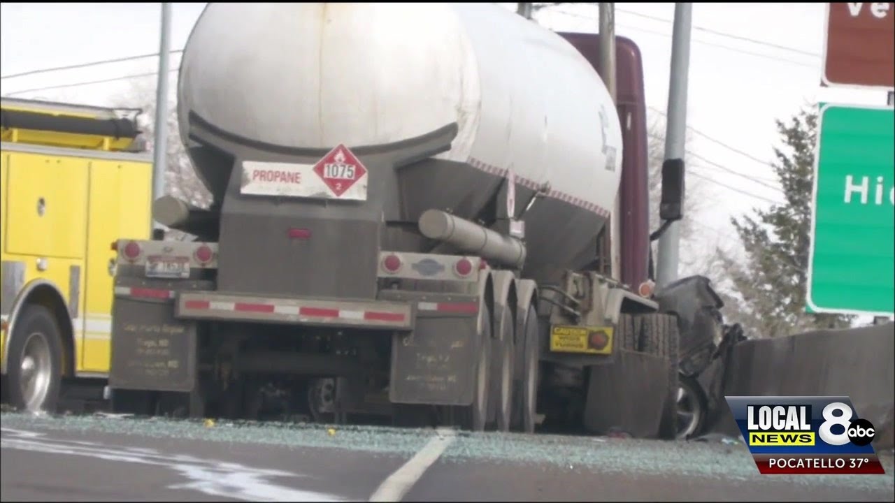 Coroner identifies man who died in fiery crash - YouTube