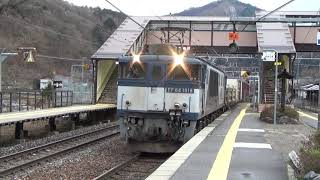 しなのが遅れ…その影響で【313系普通列車】が4分ほど遅れて、中央西線奈良井駅に到着…発車して間もなく…81ㇾ稲沢→南松本【EF64】コンテナ貨物列車とすれ違います。そして中央西線奈良井駅に到着…①